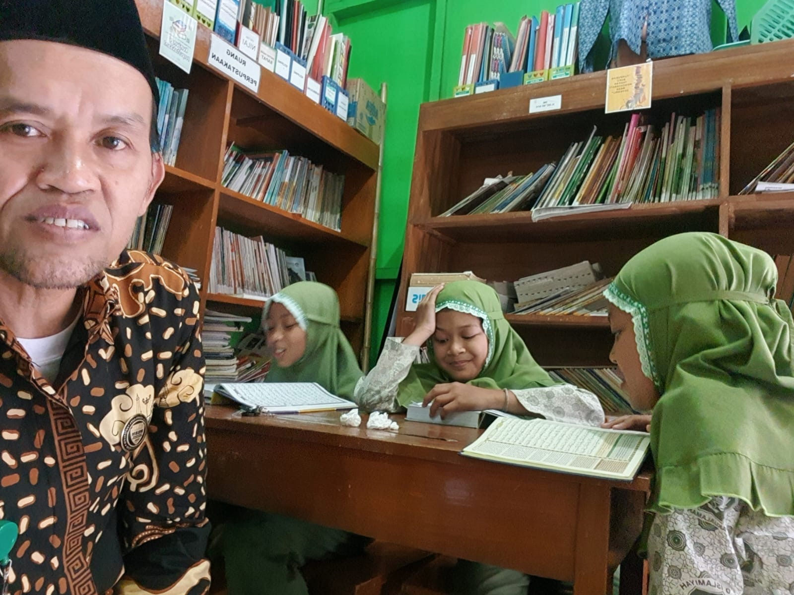 Persiapkan MTQ Pelajar, Siswa SD Islamiyah Pakualaman Intensif Latihan Tilawah bersama Penyuluh