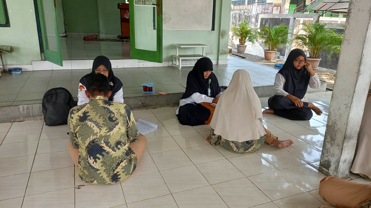 Rutin Ngaji Iqro, Warga BRSBKL Tetap Semangat Bersama Penyuluh Agama Tegalrejo